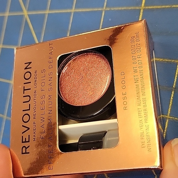 Revolution Flawless Foils Rose Gold Eyeshadow New - Picture 1 of 3